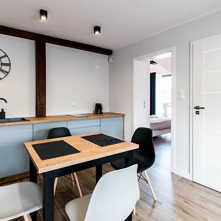 Swierkowa W Rydzewie * 雷泽沃