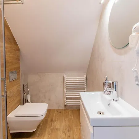 Swierkowa W Rydzewie * 雷泽沃