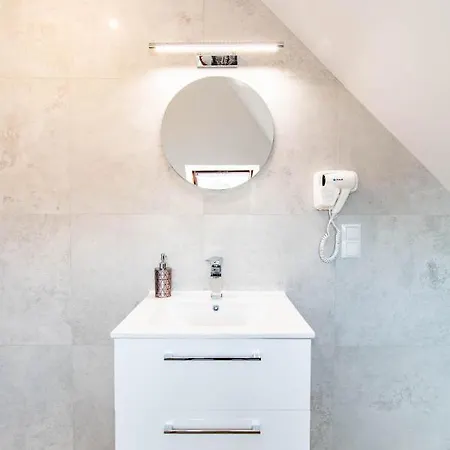 Swierkowa W Rydzewie * 雷泽沃