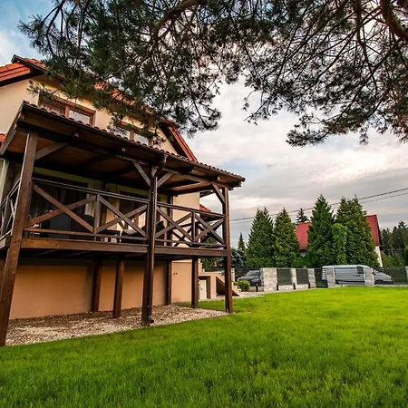 Swierkowa W Rydzewie * 雷泽沃